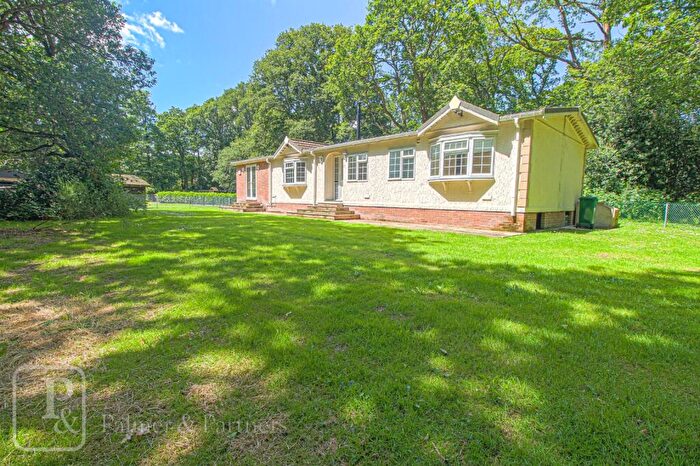 2 Bedroom Bungalow To Rent In The Cottage, Old Ipswich Road, Colchester, Essex, CO7