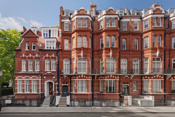 3 Bedroom Flat For Sale In Egerton Gardens, Kensington, London, United Kingdom, Kensington, SW3