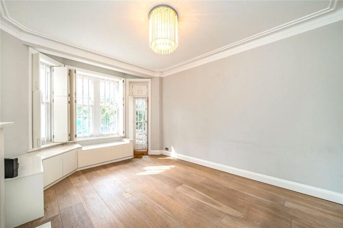 2 Bedroom Flat To Rent In Cremorne Road, Chelsea, SW10