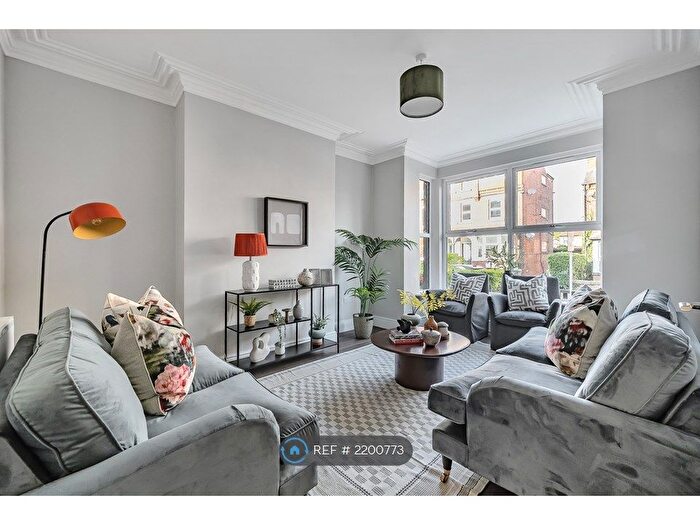 5 Bedroom Terraced House To Rent In Stanmore Road, Leeds, LS4