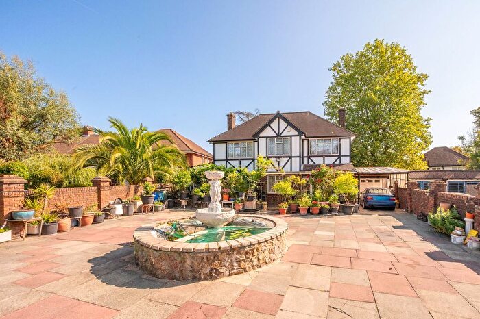 4 Bedroom Detached House For Sale In Lancaster Road, Norwood, London, SE25