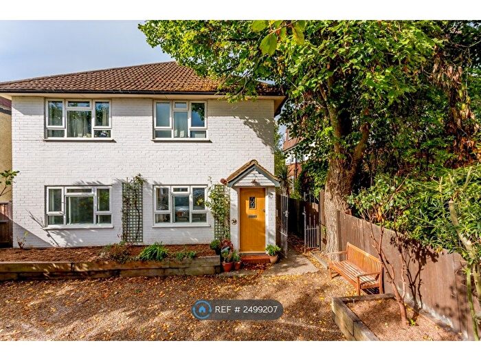 2 Bedroom Maisonette To Rent In Hook Road, Surbiton, KT6