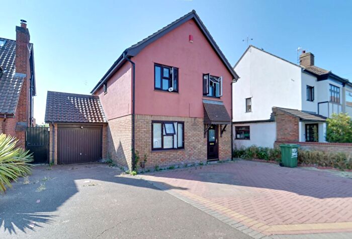 4 Bedroom Detached House For Sale In Findon Gardens, Rainham, RM13