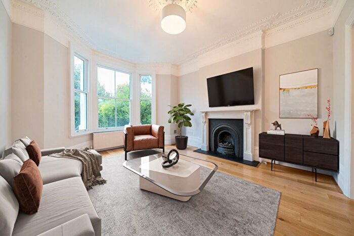 6 Bedroom Semi-Detached House For Sale In Clapham Common North Side, London, SW4