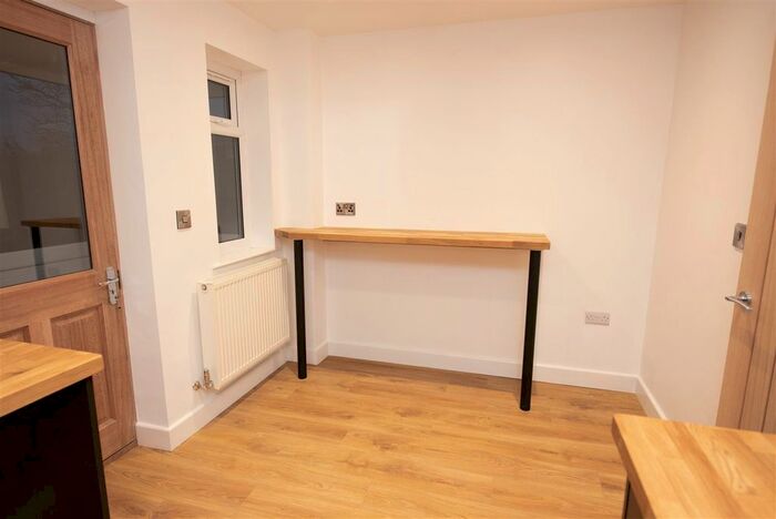 2 Bedroom Town House To Rent In Barons Crescent, Copmanthorpe, York, YO23