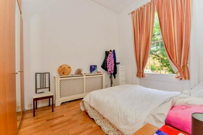 2 Bedroom Flat To Rent In Nevern Square, Earls Court, London, SW5