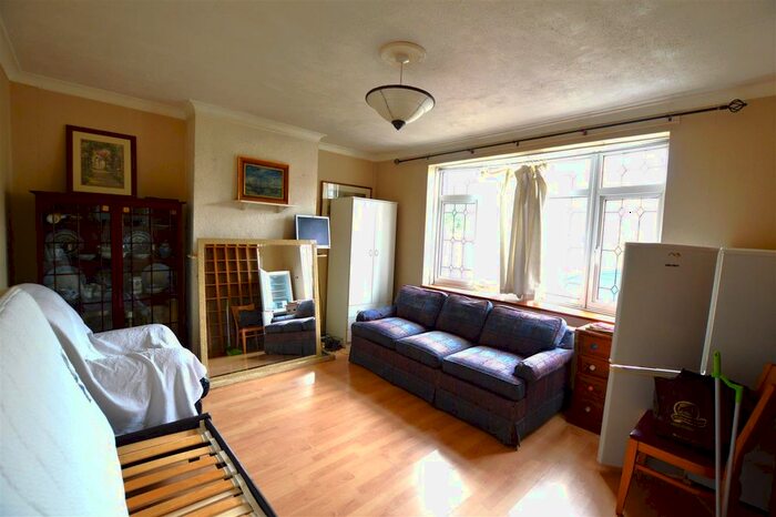 2 Bedroom Link Detached House For Sale In Crayle Street, Slough, Slough, SL2