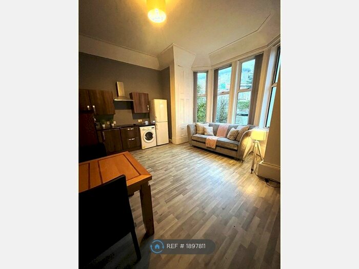 2 Bedroom Flat To Rent In Westercraigs, Glasgow, G31