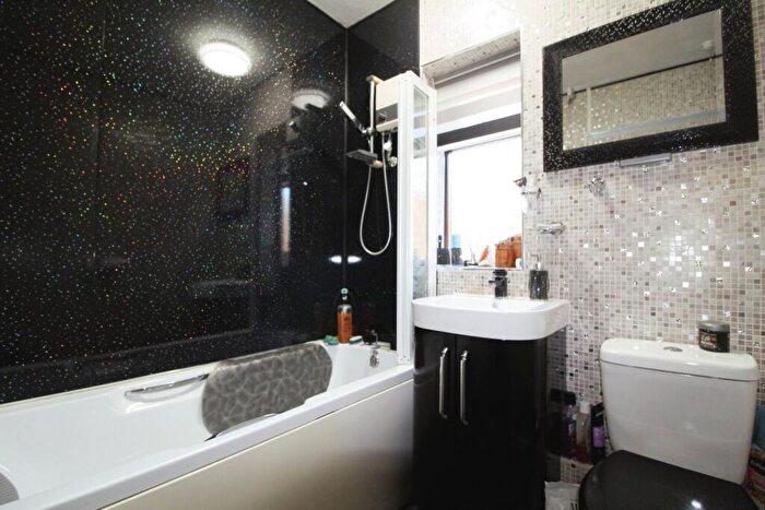 3 Bedroom Terraced House For Sale In Whitebridge Spur, Leeds, West Yorkshire, LS9