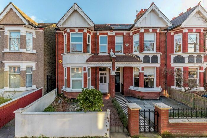 3 Bedroom Property To Rent In Adelaide Road, London, W13