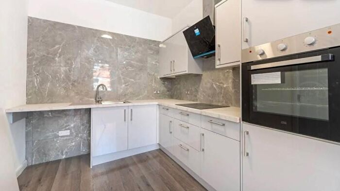 3 Bedroom Flat To Rent In High Street, Harlesden, NW10