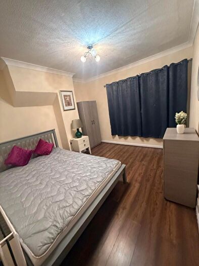 3 Bedroom Flat To Rent In Boleyn Road, London, E7