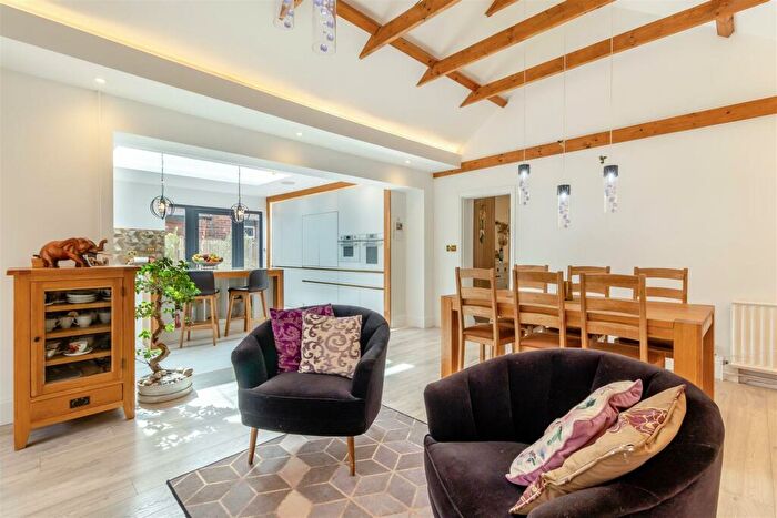 3 Bedroom Detached Bungalow For Sale In Mansfield Road, Mansfield Woodhouse, NG19