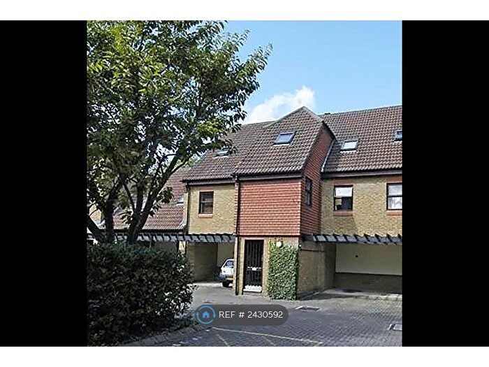 1 Bedroom Flat To Rent In Pursewardens Close, London, W13