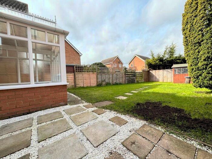 3 Bedroom Property To Rent In Kingfisher Close, Biggleswade, SG18