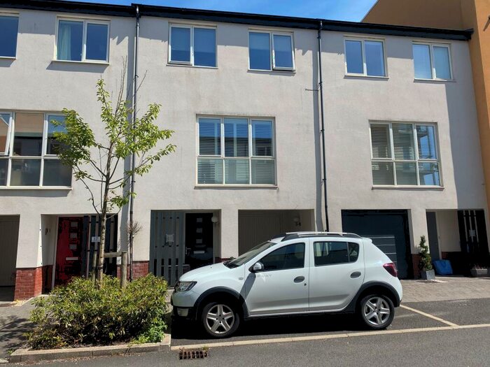 3 Bedroom House To Rent In Gibson Way, Penarth, CF64