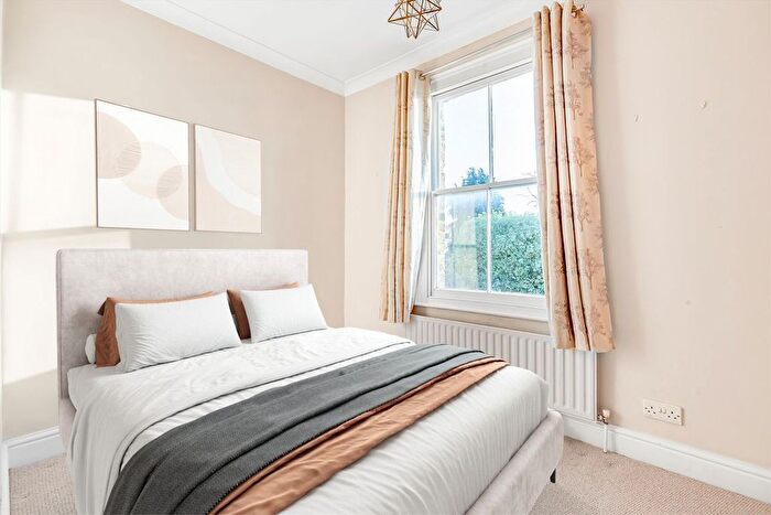 5 Bedroom Property For Sale In Pemberton Road, East Molesey, KT8