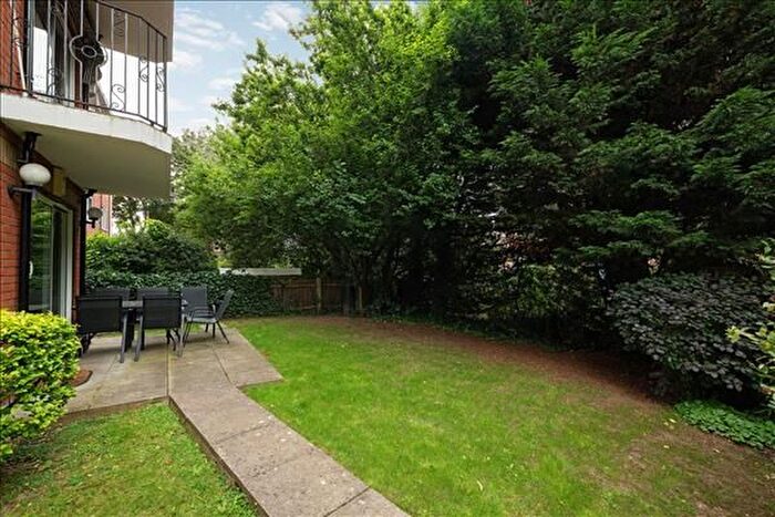 2 Bedroom Flat To Rent In Gordon Court, A The Downs, SW20
