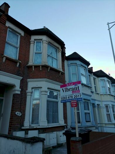 2 Bedroom Flat To Rent In Ley Street, Ilford IG1,