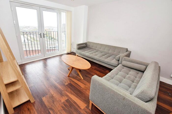 3 Bedroom Flat To Rent In Wilburn Basin, Ordsall Lane, Salford, M5