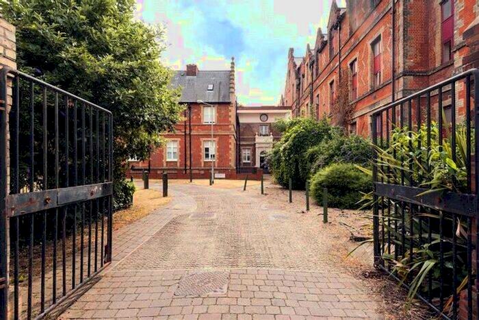 Apartment To Rent In Ritson Road, London, E8