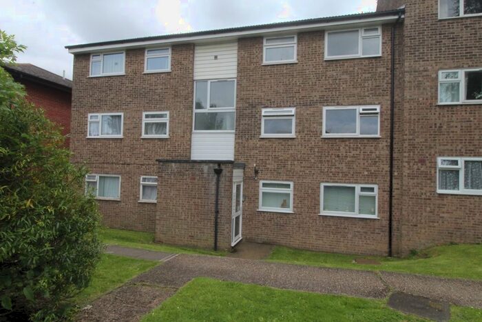 2 Bedroom Flat To Rent In Boston Court, Selhurst Road, South Norwood, SE25