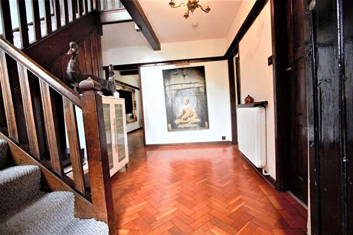 4 Bedroom Detached House To Rent In Deansway, N2