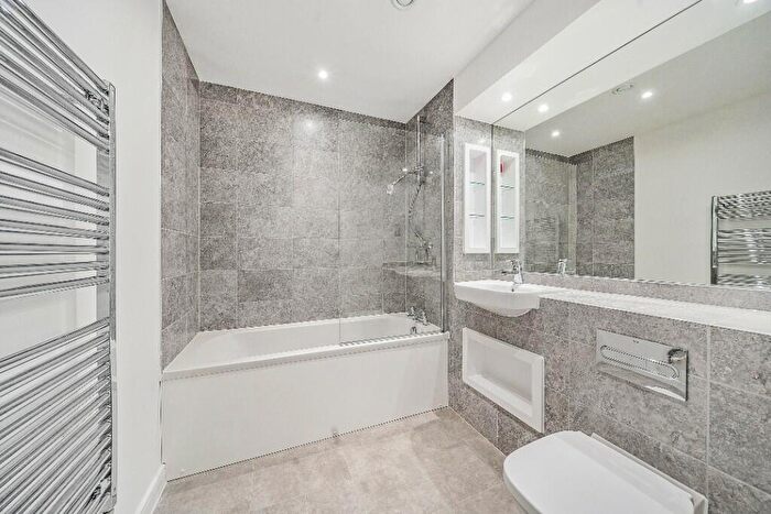 1 Bedroom Apartment To Rent In Batesford Close, Kings Hill, ME19