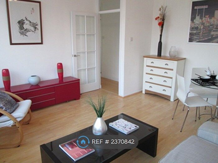 2 Bedroom Flat To Rent In Phelps House, London, SW15