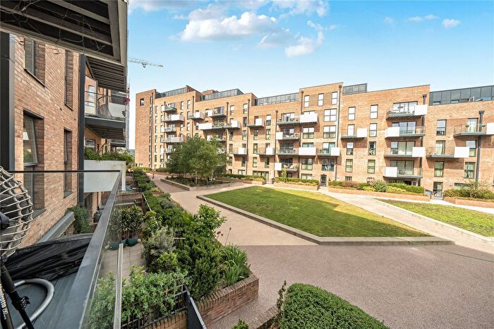 2 Bedroom Flat For Sale In Purbeck Gardens, Sydenham, London, SE26