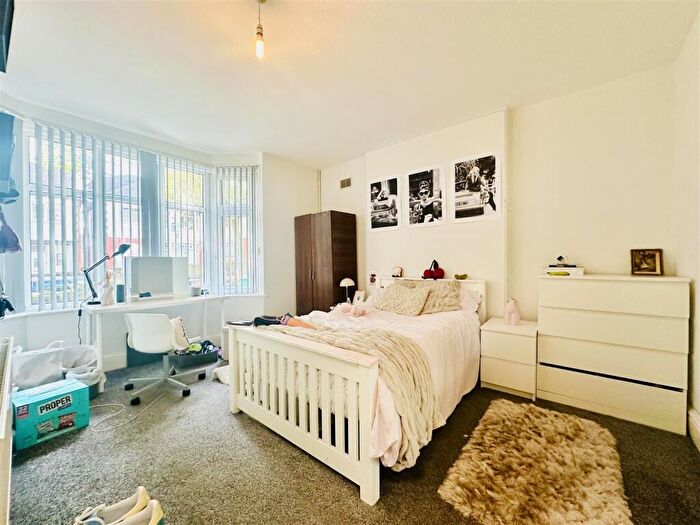 8 Bedroom House To Rent In Harlaxton Drive, Nottingham, NG7