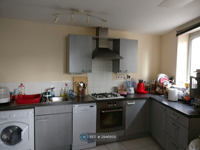 2 Bedroom Flat To Rent In City View, Ilford, IG1