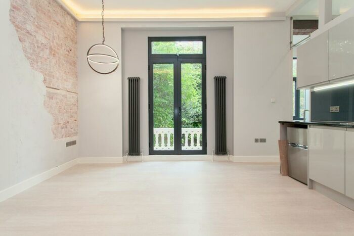 1 Bedroom Apartment To Rent In Camden Road, Camden, NW1