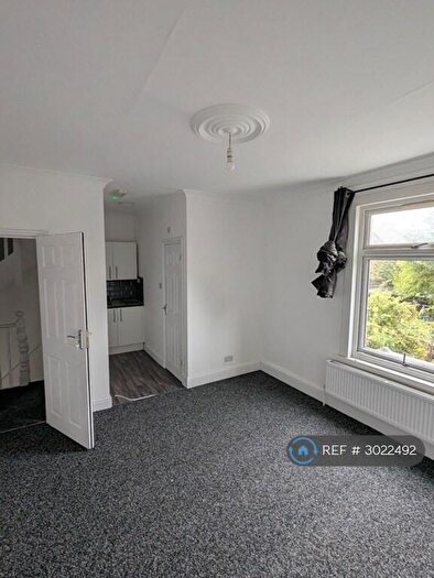 6 Bedroom Semi-Detached House To Rent In Goodmayes Lane, Ilford, IG3