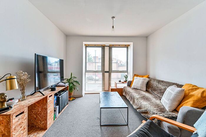 1 Bedroom Flat For Sale In Balls Pond Road, Islington, London, N1