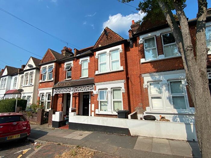 2 Bedroom Ground Maisonette To Rent In Morgan Road, Bromley, Kent, BR1