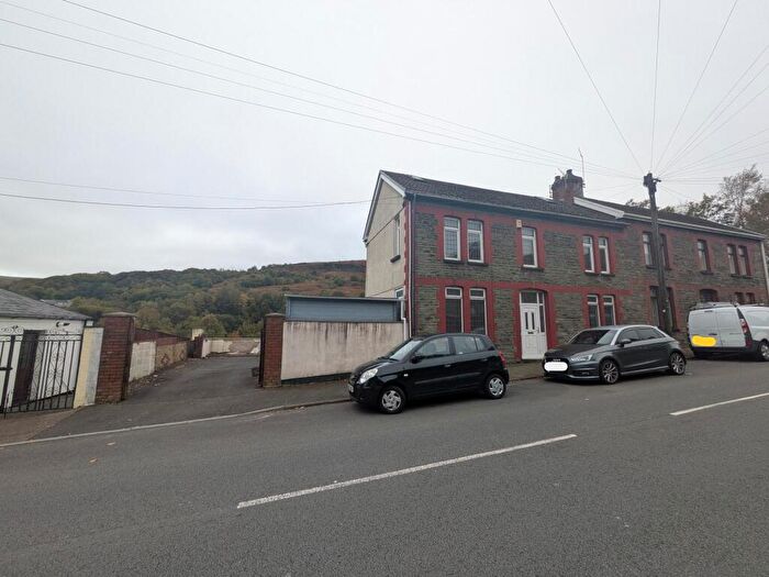 3 Bedroom Semi-Detached House For Sale In Cemetery Road, Porth, CF39