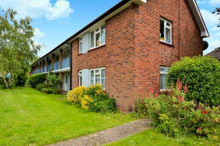 1 Bedroom Flat To Rent In Chalkpit Wood, Oxted, RH8
