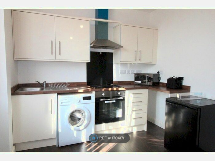 1 Bedroom Flat To Rent In Dovercastle, Nottingham, NG7