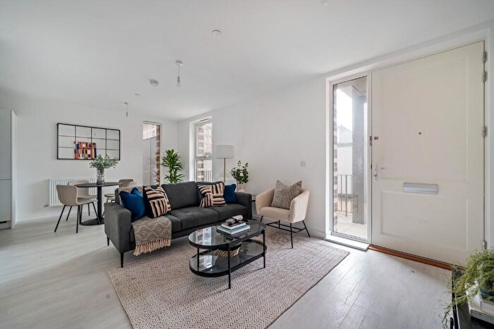 2 Bedroom Flat To Rent In Hendon Waterside, London, NW9