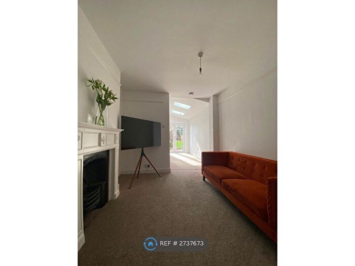 4 Bedroom Semi Detached House To Rent In Locarno Road, Ipswich, IP3