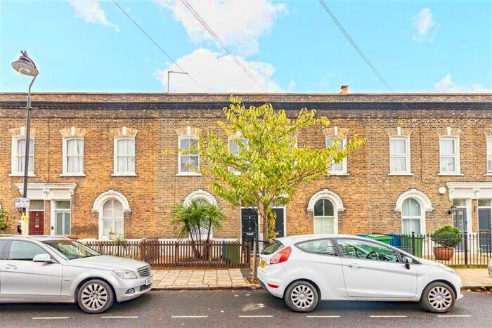 3 Bedroom Property To Rent In Reverdy Road, London, SE1