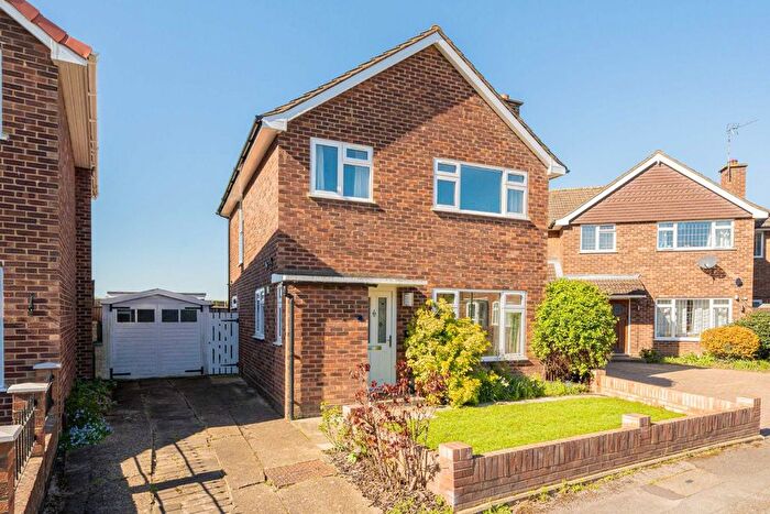 3 Bedroom Detached House For Sale In St. Marys Close, Sunbury-On-Thames, TW16