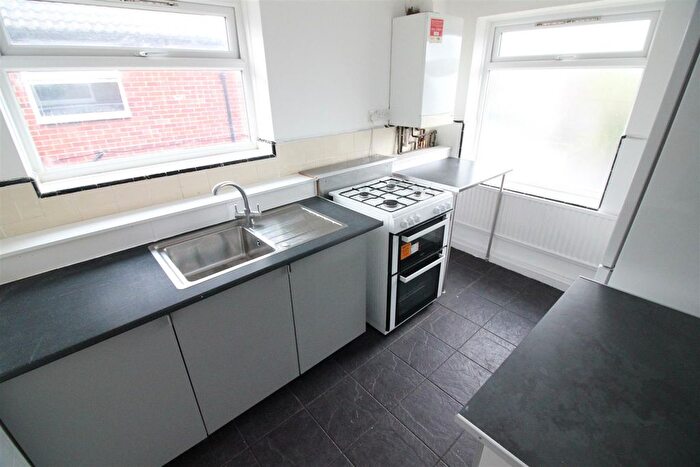 2 Bedroom Flat To Rent In Shelley Close, Hayes, UB4