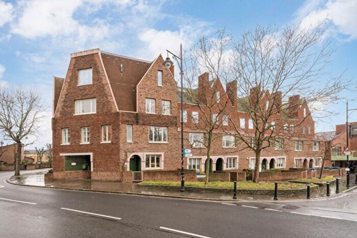 2 Bedroom Maisonette For Sale In Nunhead Lane, Peckham, SE15