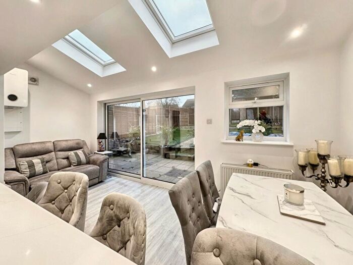 3 Bedroom End Of Terrace House For Sale In Amherst Drive, Orpington, BR5