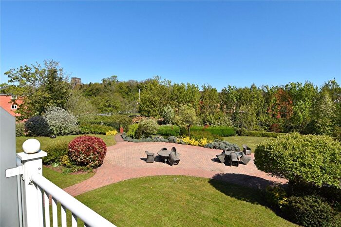 2 Bedroom Flat For Sale In Hanbury Road, Droitwich, Worcestershire, WR9