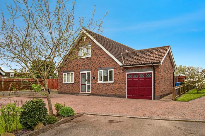 4 Bedroom Bungalow For Sale In The Green, Old Ellerby, Hull, HU11