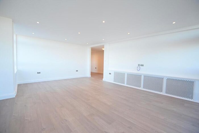 4 Bedroom Flat To Rent In Lyndhurst Court, Finchley Road, NW8