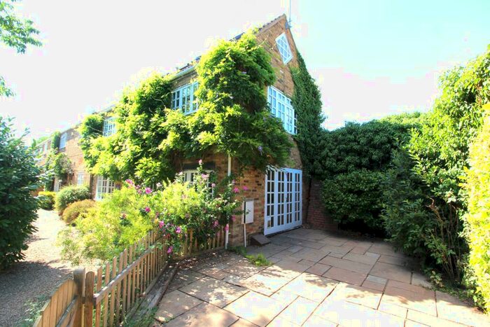 3 Bedroom Character Property To Rent In Hill Farm Road, Taplow, Maidenhead, SL6